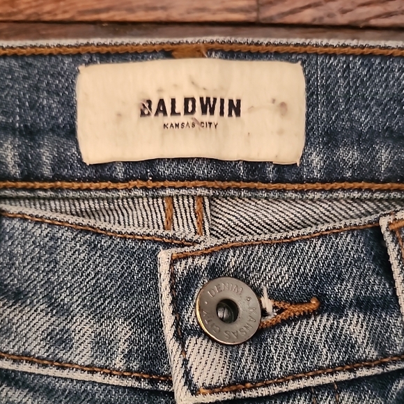 EUC Baldwin The Maxwell Cropped Kick Flare Jeans Lighr Blue Faded Wash Raw Hem - Picture 2 of 8